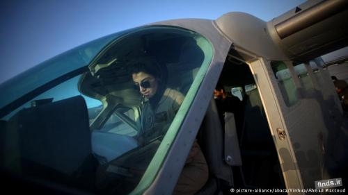 تصاویر نخستین زن خلبان افغانستان و زیباترین خلبان زن جهان