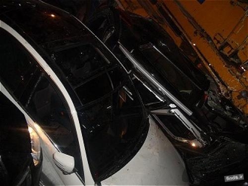تصاویر تصادف 8 خودرو با یک چرثقیل در پاسداران تهران