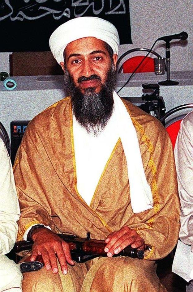مجسمه طراح معروفترین سلاح دنیا در مسکو رونمایی شد