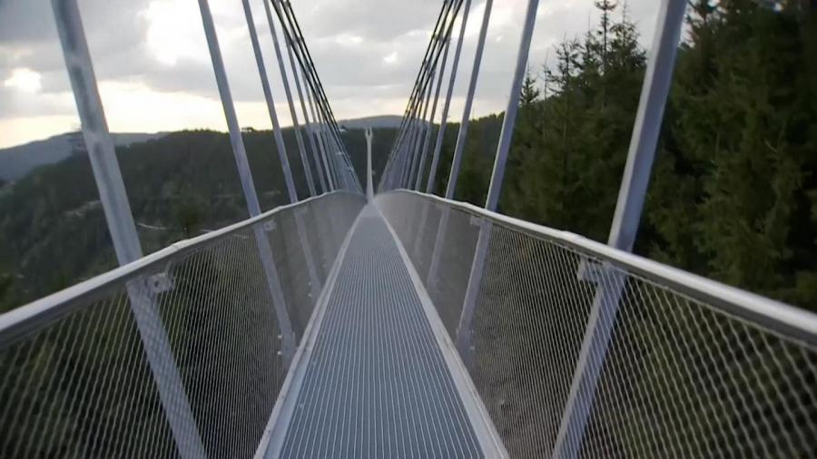 طولانی‌‌ترین پل عابر معلق جهان