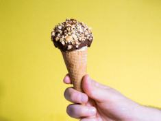 تاریخچه بستنی قیفی | آموزش تهیه نان بستنی قیفی خانگی