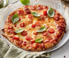 دستور پخت پیتزا مارگاریتا در خانه | طرز تهیه گام به گام و ساده  پیتزا مارگاریتا
