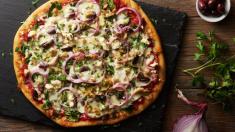 طرز تهیه پیتزا سبزیجات ایتالیایی | دستور پخت پیتزا سبزیجات