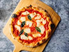 آموزش پخت پیتزا مارگاریتا معروف ایتالیایی در خانه برای 4 نفر