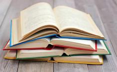 کتاب گرامر زبان آلمانی — لیست بهترین کتاب‌های آموزش گرامر آلمانی