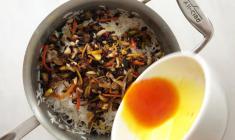 آموزش پخت جواهر پلو با مرغ زعفرانی در خانه برای دو نفر