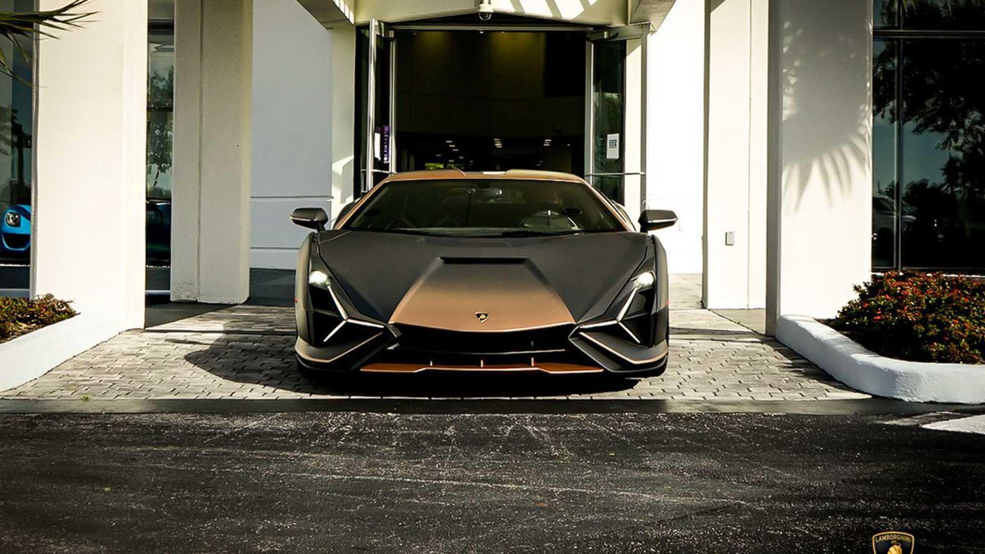 2021 Lamborghini Sián FKP 37