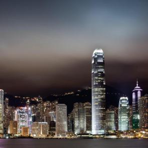 پس زمینه شهر در شب | Hong Kong Island, Hong Kong Photo by thom masat