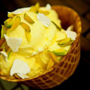 بستنی زعفرانی | بستنی سنتی ایرانی