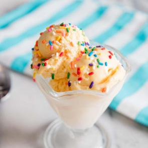 عکس بستنی وانیلی | Vanilla ice cream