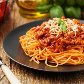 ماکارونی با گوشت چرخ کرده | Pasta with Minced Meat and Tomato Sauce