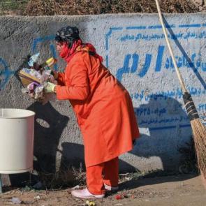 #2 نخستین زن رفتگر ایران - منبع مهر