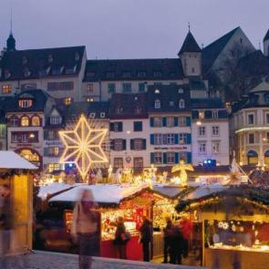 بازار کریسمس شهر بازل در سوئیس

بازار کریسمس شهر بازل در میدان 