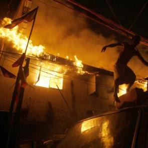 آتش سوزی در جشن سال نو در فلیپین ، یک مرد کشته و 380 نفر زخمی / Linus Escandor II/AP
