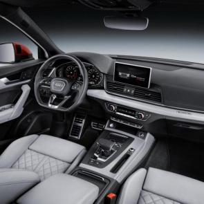 Audi Q5 2017 interior #9