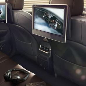 RX HYBRID
Available dual-screen Rear-Seat Entertainment System.