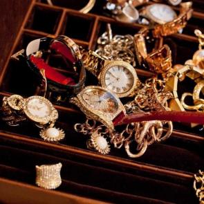 جواهرات و ساعت های طراحی شده توسط ملانیا همسر دونالد ترامپ