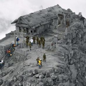 معبد پوشید شده از خاکستر آتشفشان اون تیک, ژاپن Ontake