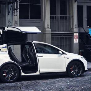 در بخش خودروهای محیط زیستی و تفکر آسمان آبی : تسلا مدل ایکس Tesla Model X