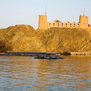 قلعه نخل

این قلعه در شهرستان نخل و در منطقه باطنه واقع شده است. این قلعه یکی از محبوبترین و مستحکم ترین قلعه های کشور پادشاهی عمان است.