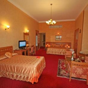  اتاق پردیس هتل عباسی اصفهان - <br />
 اتاق هایی لوکس با چیدمانی مدرن همراه با چشم انداز بدیع باغ مهمانسرا و دارای کلیه امکانات رفاهی. این اتاق ظرفیت تخت اضافه را دارد.