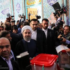 حسن روحانی نیز رای خود را در انتخابات 96 به صندوق انداخت
