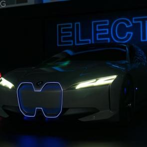 نمایی تماشایی از BMW i Vision Dynamics مدل 2021 در نمایشگاه خودروی لس آنجلس 2017