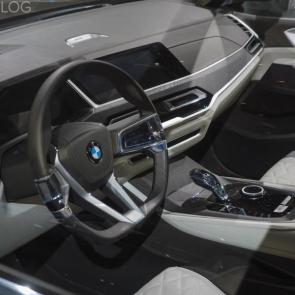 تصویری از درون کابین بی ام و ایکس 7 iPerformance در نمایشگاه خودروی لس آنجلس 2017