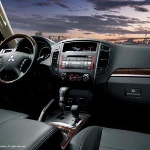 Mitsubishi Pajero 3.5L 3-door Premium2016 intrior