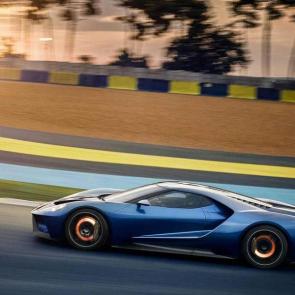 Ford GT engineers have integrated the performance and stopping power of ultra lightweight Brembo™* carbon-ceramic brakes into the design of the Ford GT.