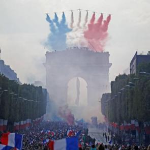 آلبوم عکس ورود تیم ملی فرانسه به پاریس پس از قهرمانی در جام جهانی 2018 روسیه #3