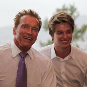 Arnold Scharzenegger and his son Patrick / تصویری از آرنولد به همراه پسرش