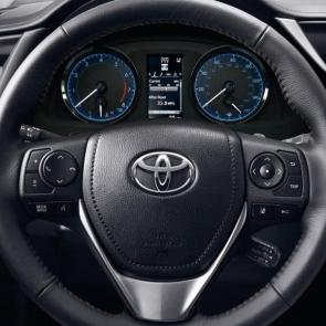 تصاویری تماشایی از درون کابین تویوتا کرولا مدل 2019 #3 - 
 SE interior shown in Vivid Blue mixed media with available Premium Package 