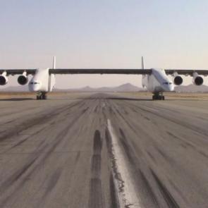 آلبوم عکس هواپیمای Stratolaunch، بزرگترین هواپیمای جهان #4