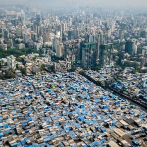 فاصله طبقاتی میان فقرا و ثروتمندان - Mumbai, India