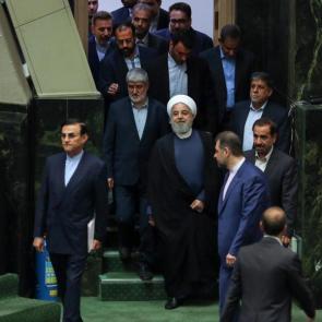 تصاویر حضور حسن روحانی در مجلس برای پاسخ به سئوالات نمایندگان #1