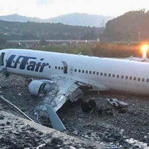 هواپیمای مسافربری بوئینگ 737 هنگام فرود از باند فرودگاه منحرف شد!