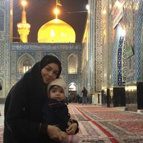 آلبوم عکس آزاده نامداری / آزاده نامداری به همراه دخترش در مشهد