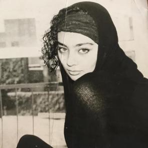 عکسی از نوجوان یکتا ناصر در دوران پانزده سالگى