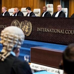 انتقاد روحانی از صدا و سیما در پوشش دعاوی حقوقی با آمریکا در دادگاه لاهه