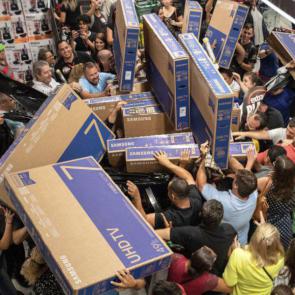 There was a real melee for UHD TVs in Sau Paulo (Picture: EPA)