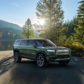 Rivian R1S SUV Is A 7 Seater Electric SUV