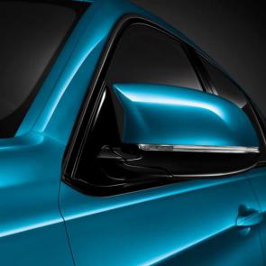 Exterior mirror on the BMW X6 M in Long Beach Blue Metallic