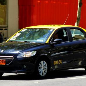 تصویری از تاکسی پژو 301 در شیلی