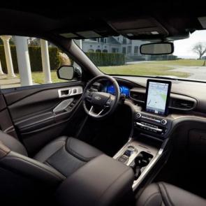 Standard in all Explorer models are Ford’s 8-inch touchscreen Sync 3 infotainment system, Apple CarPlay and Android Auto support, and FordPass Connect Wi-Fi service(Credit: Ford)