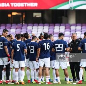 Carlos Queiroz coach of Iran talks to players during training session on January 27, 2019 at Hazza Bin Zayed Stadiumin in Al Ain, United Arab Emirates. (Photo by Zhizhao Wu/Getty Images)