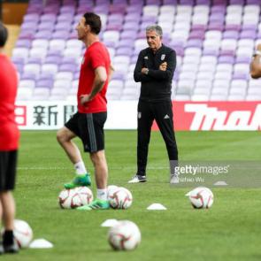 Carlos Queiroz coach of Iran attends the training session on January 27, 2019 at Hazza Bin Zayed Stadiumin in Al Ain, United Arab Emirates. (Photo by Zhizhao Wu/Getty Images)