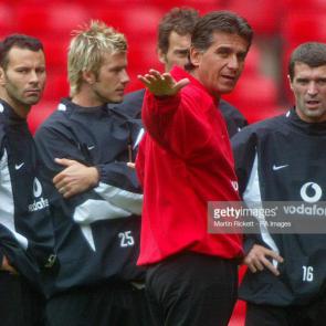 Manchester United players listen to instructions from their new first team coach Carlos Queiroz during a training session at Old Trafford, Manchester. THIS PICTURE CAN ONLY BE USED WITHIN THE CONTEXT OF AN EDITORIAL FEATURE. NO WEBSITE/INTERNET USE UNLESS SITE IS REGISTERED WITH FOOTBALL ASSOCIATION PREMIER LEAGUE. (Photo by Martin Rickett - PA Images/PA Images via Getty Images)