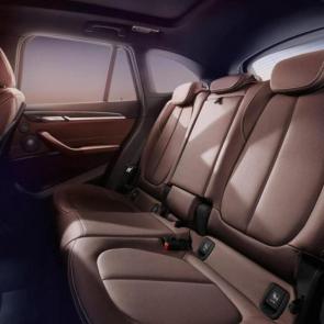  Five out of five. A spacious rear row with available Sliding and Reclining rear seat adjustment makes for one comfortable carpool. 