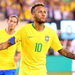 اتهام تجاوز جنسی ستاره فوتبال جهان / پلیس برزیل، نیمار را احضار کرد